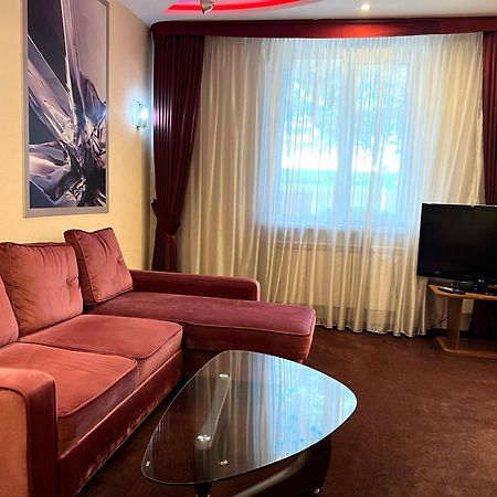 Jeppesen Residence Алма Ата Екстериор снимка