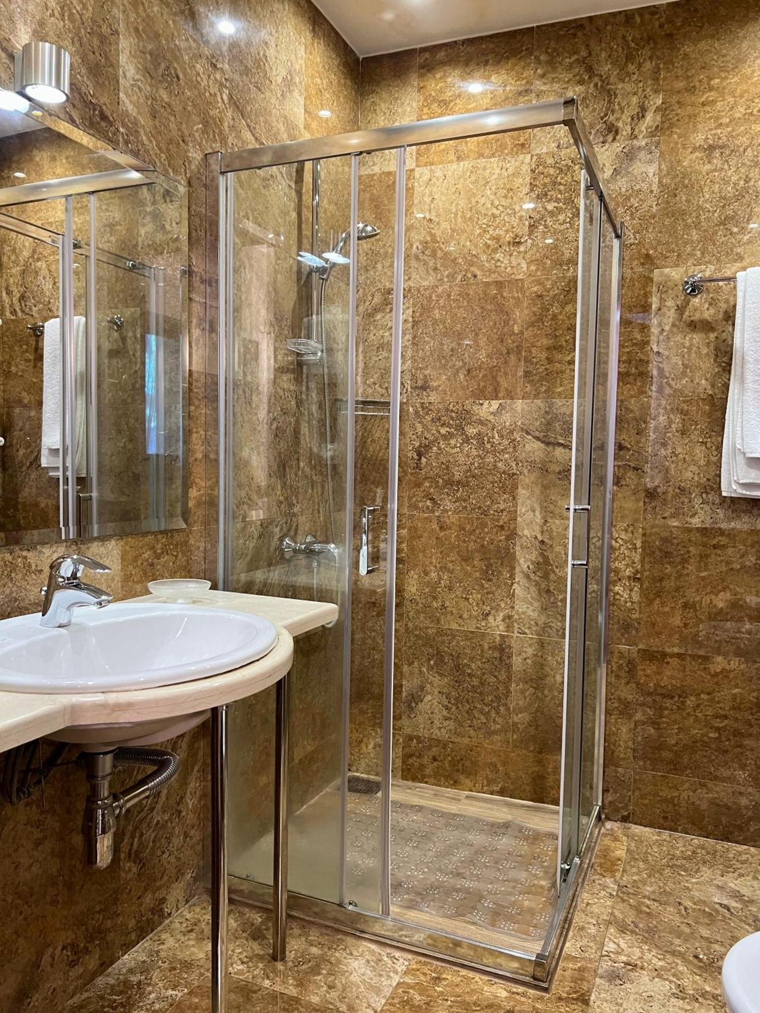 Jeppesen Residence Алма Ата Екстериор снимка