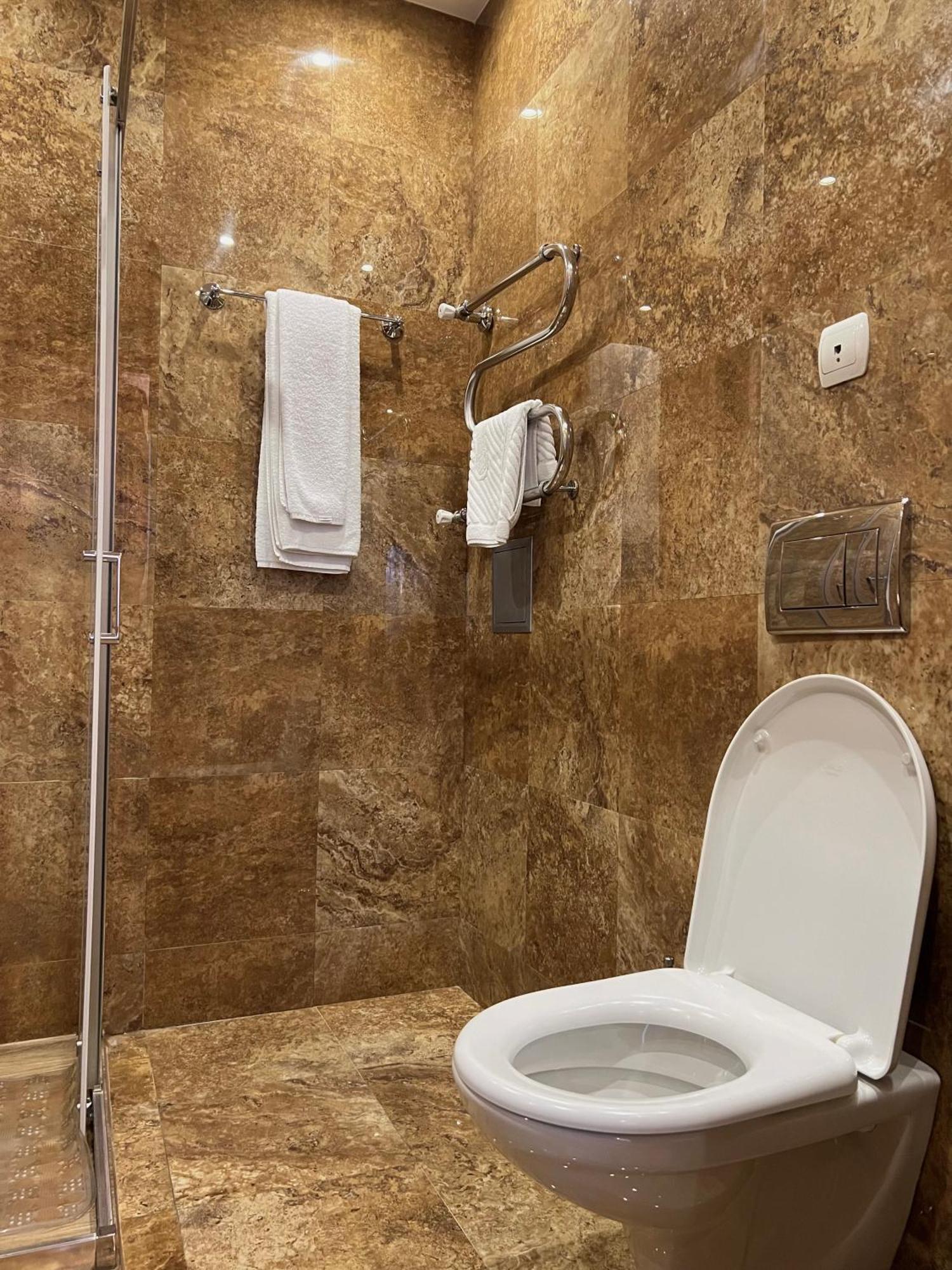 Jeppesen Residence Алма Ата Екстериор снимка