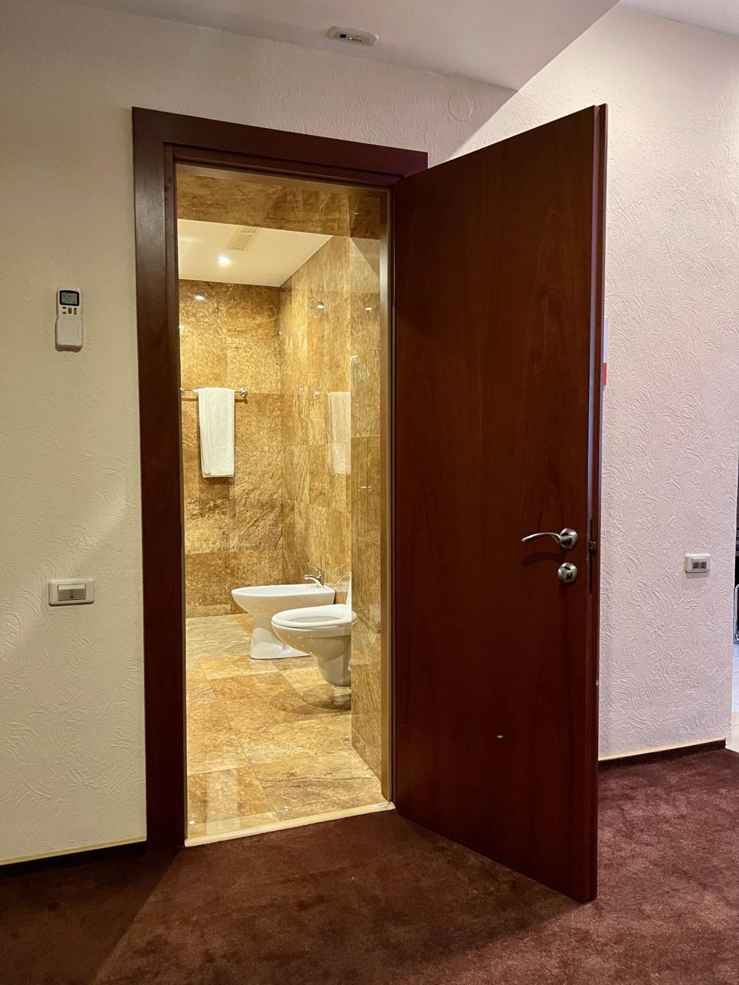 Jeppesen Residence Алма Ата Екстериор снимка
