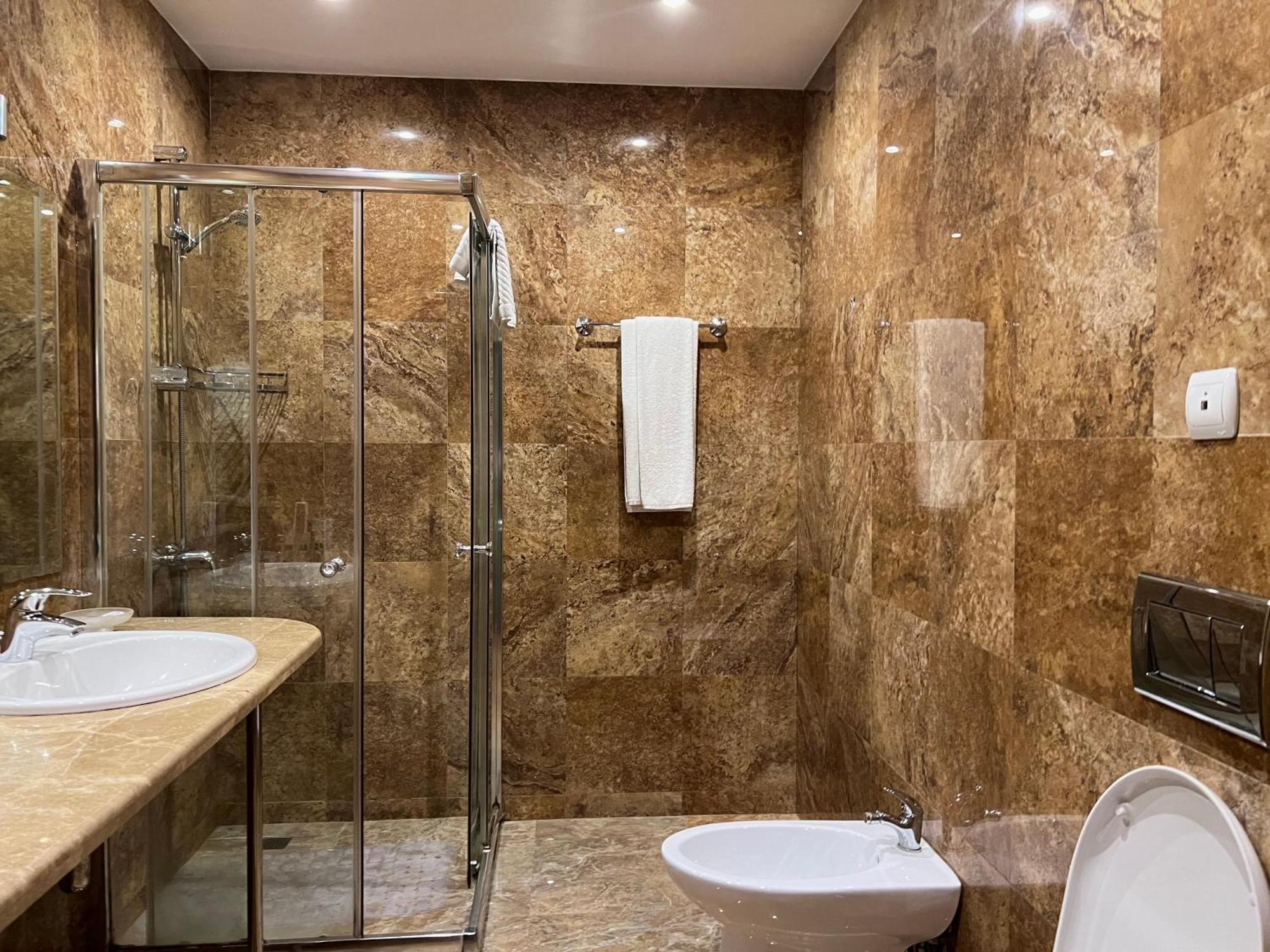 Jeppesen Residence Алма Ата Екстериор снимка