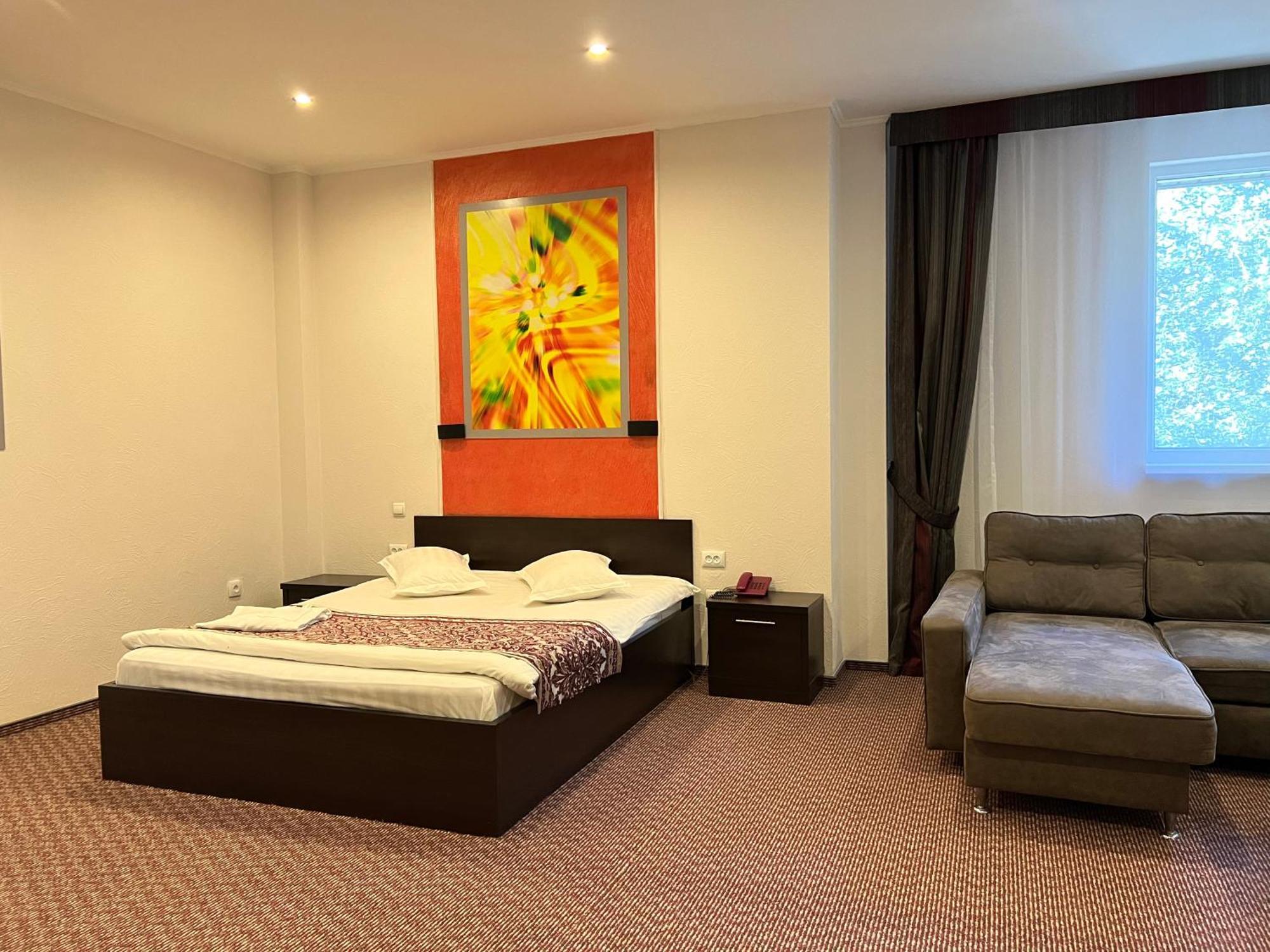 Jeppesen Residence Алма Ата Екстериор снимка