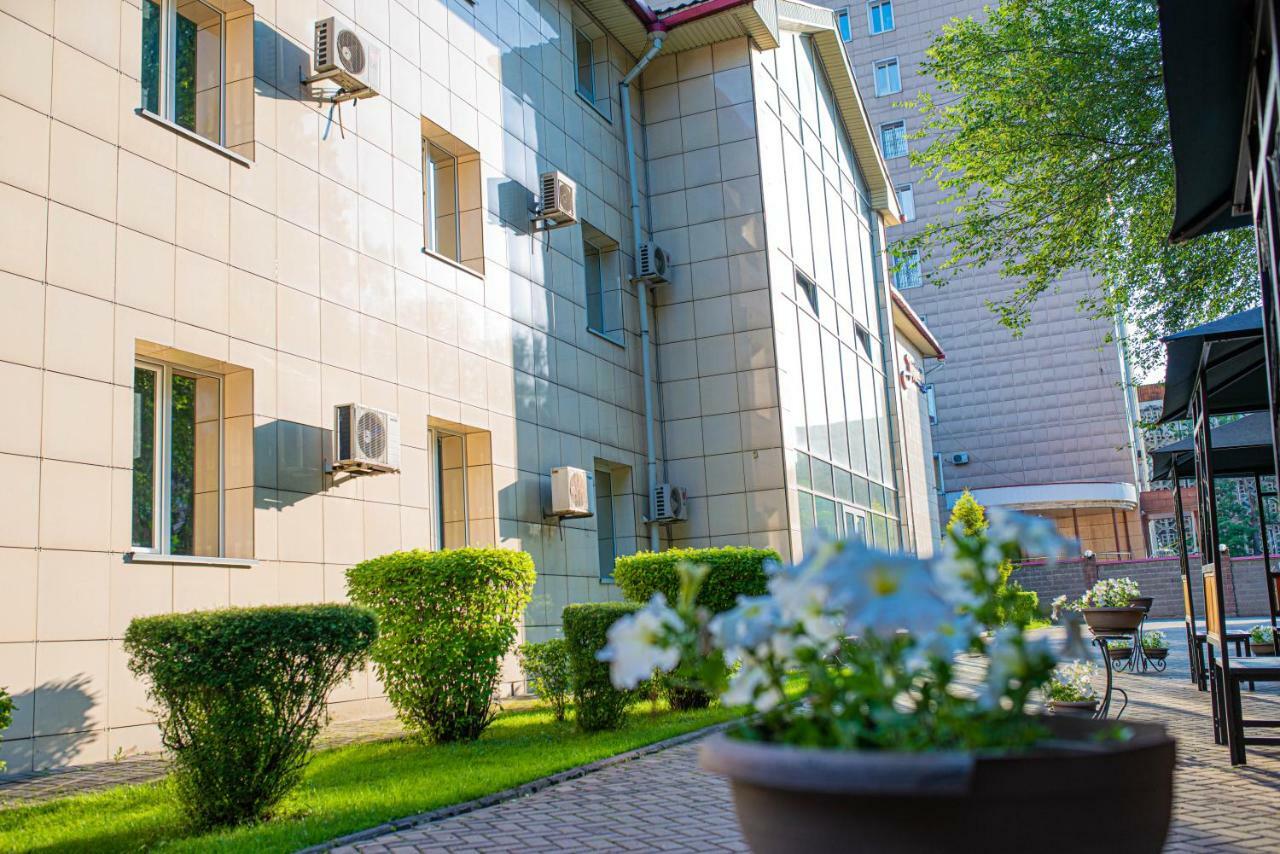 Jeppesen Residence Алма Ата Екстериор снимка