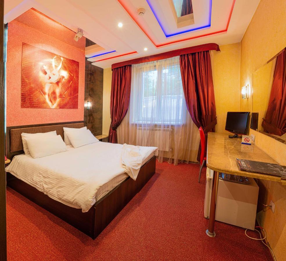 Jeppesen Residence Алма Ата Екстериор снимка